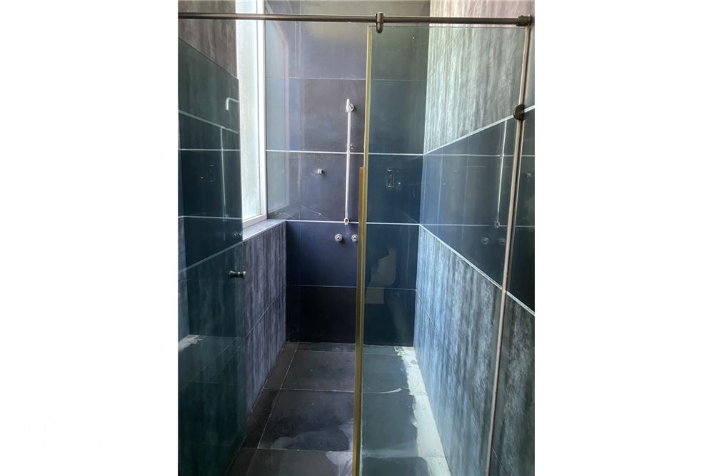 Urgent Sale: Luxurious Pool Villa in Central Hua Hin for 3.3 Million THB 17