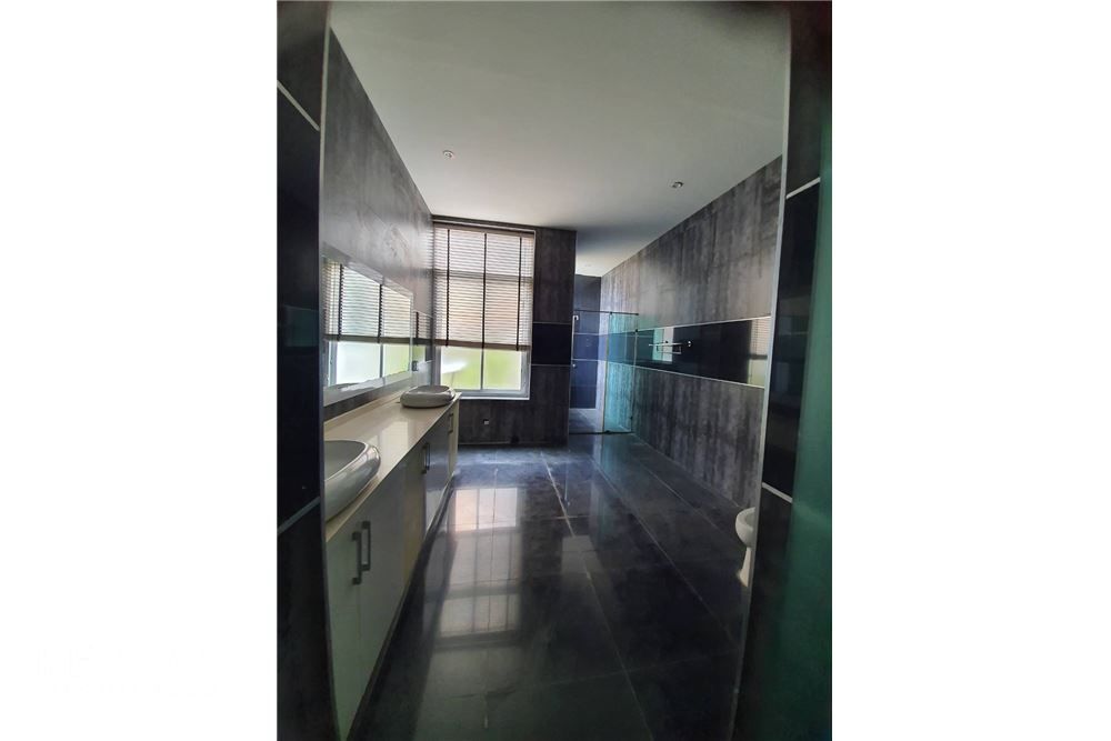 Urgent Sale: Luxurious Pool Villa in Central Hua Hin for 3.3 Million THB 18