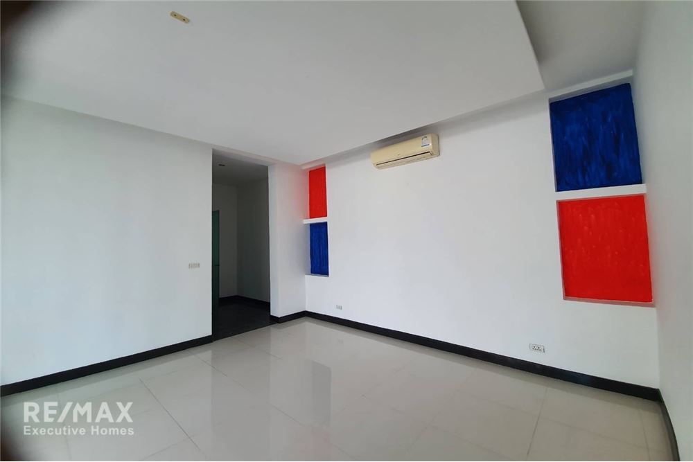 Urgent Sale: Luxurious Pool Villa in Central Hua Hin for 3.3 Million THB 7